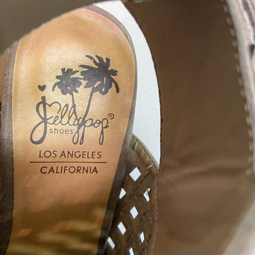 Jellypop Los Angeles Koi Taupe Laser Cut Block Heel Sandals Women’s Size 8.5 - Picture 5 of 7